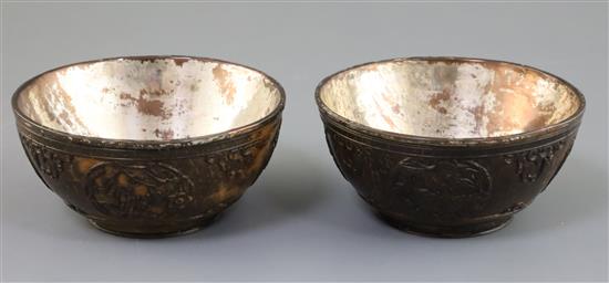 A pair of Chinese coconut bowls, 18th century, D. 12cm